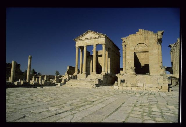 Tunisie_Mars_1998_052_Forum_de_Sufetula.jpg